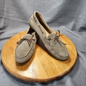 Vaneli Driving Moccasin Slip on Suede Taupe 8M great condition.